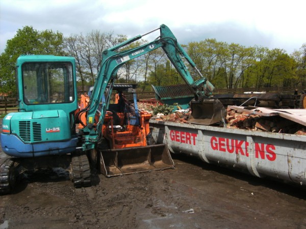 kraan, bobcat en container