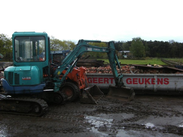 kraan, bobcat en container